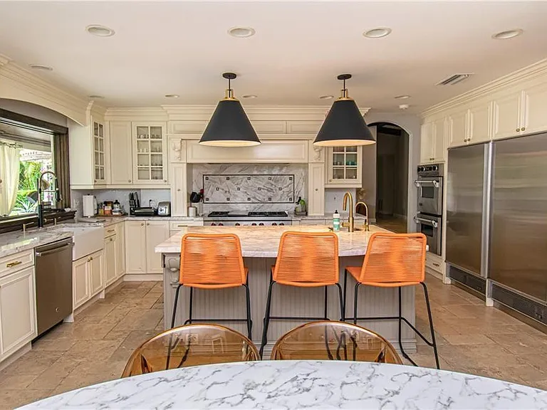 8208 Twin Lake Dr — Photo 3
