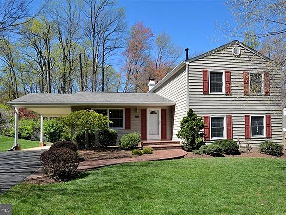 2nd image of 2212 Senseney Ln