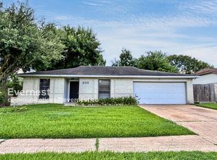 203 Woodvale Dr, League City, TX 77573