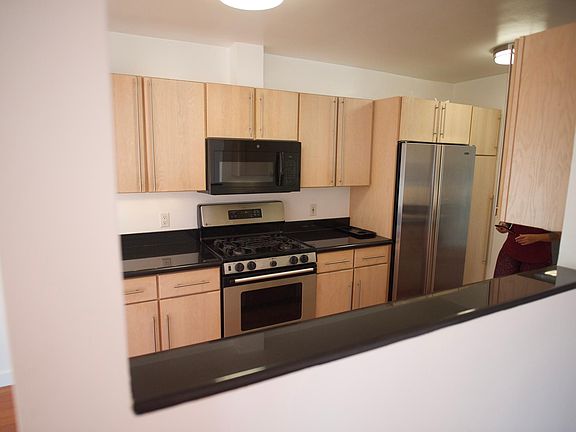 3rd image of 330 S Barrington Ave APT 301