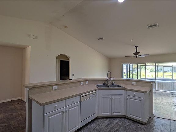 4th image of 2339 Longworthy Rd