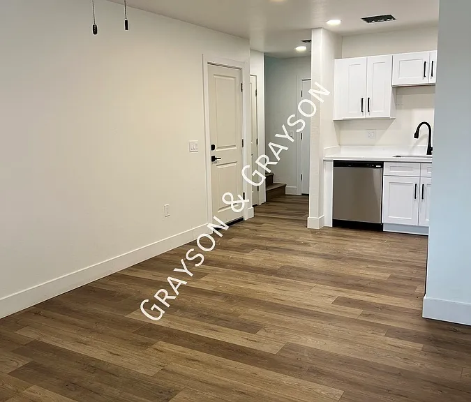 410 W Hadley St — Photo 4