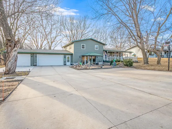 600 Plum Ave, Windom, MN 56101