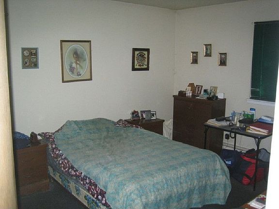 3rd image of 81 Carlton Dr E