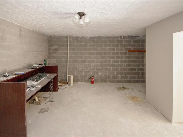 4486 Thorngate Ln, Acworth, GA 30101
