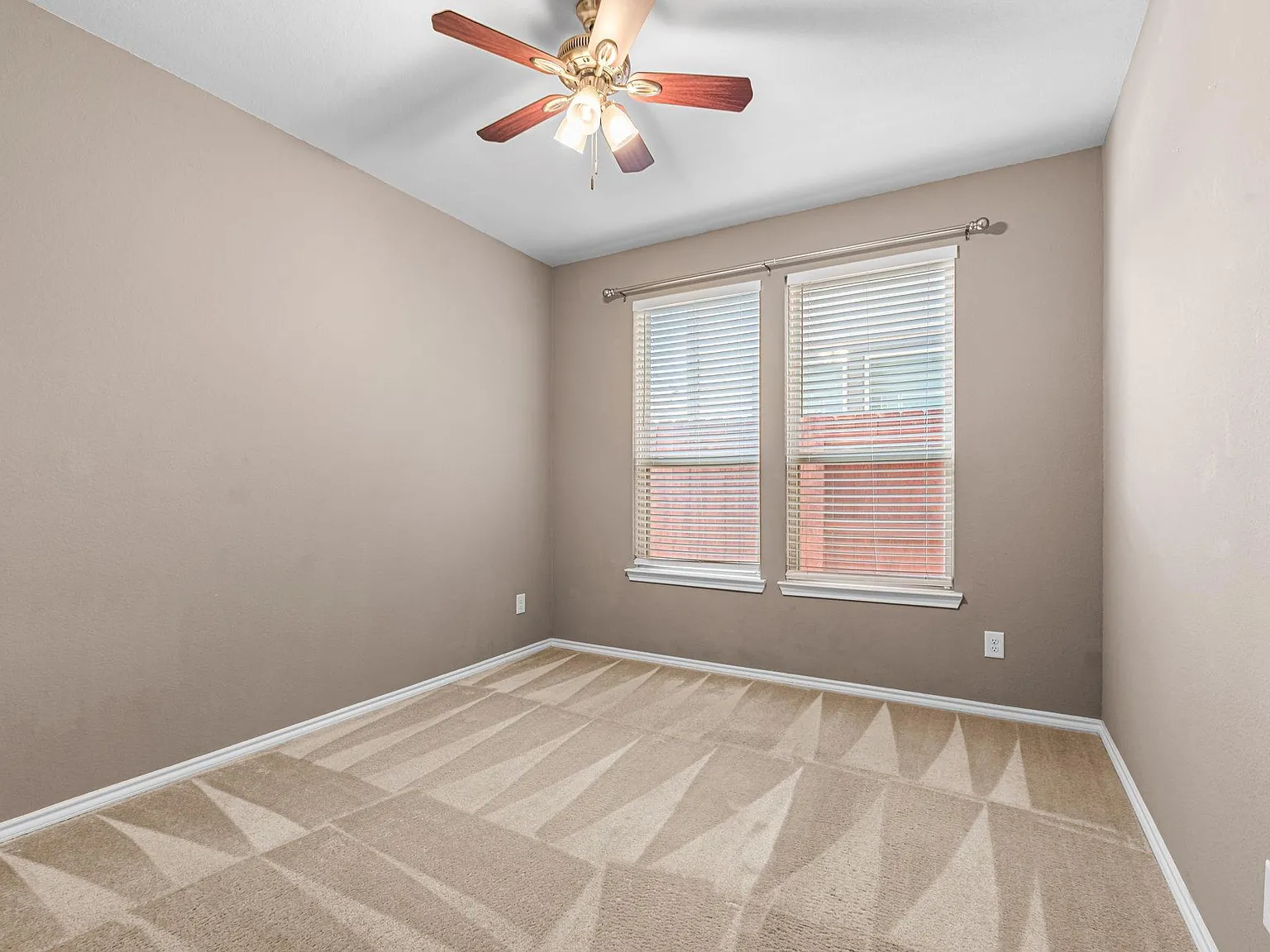 3 bed, 2.5 bath, 1543 sqft, $2,100 — Photo 4