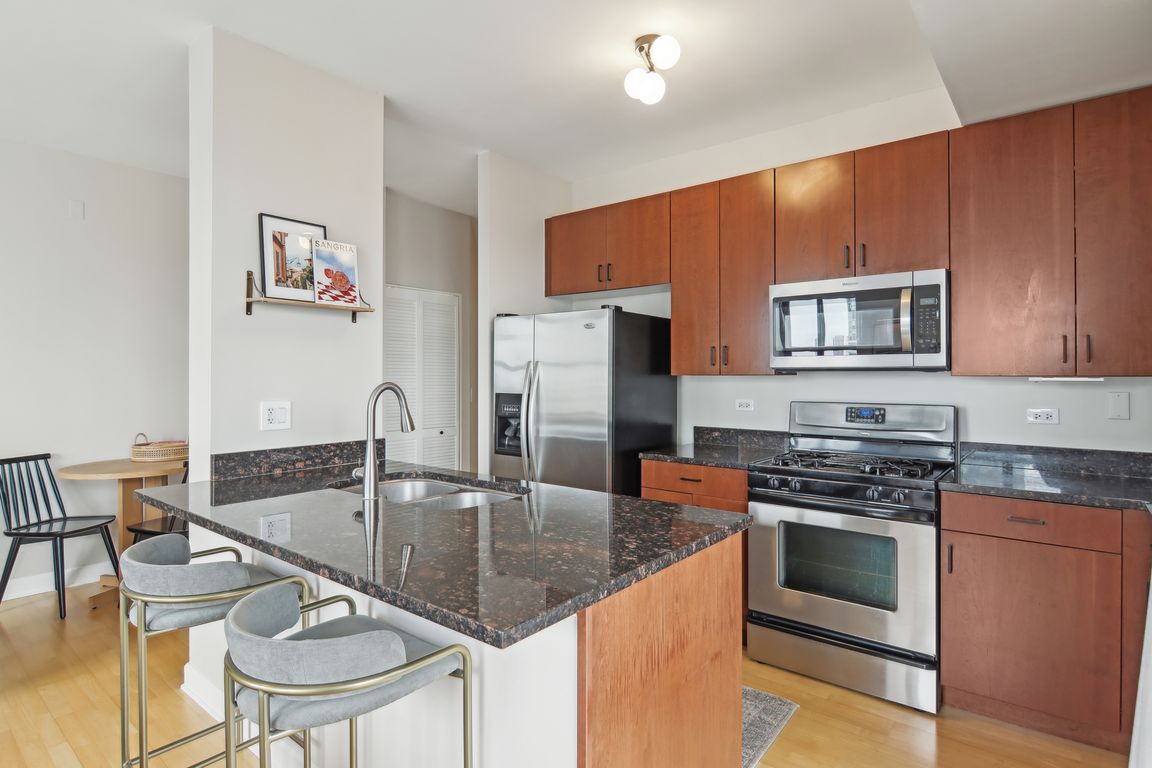 W Huron St-0205-018.jpg