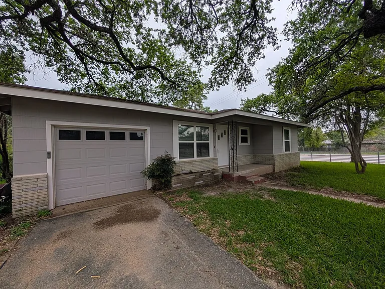 106 Woodland Ave — Photo 4