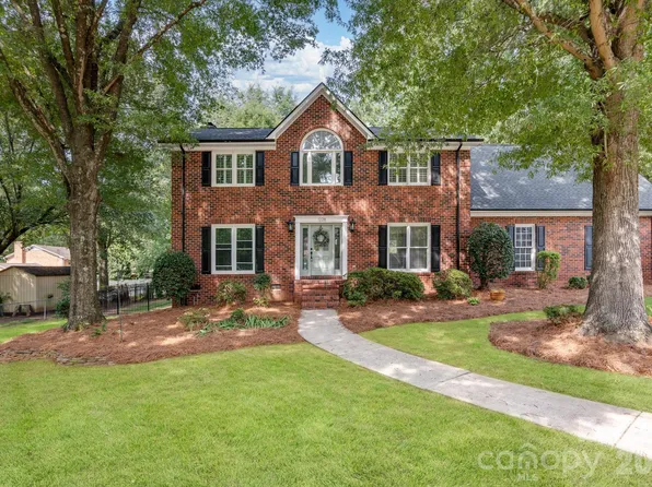 1228 12th Fairway Dr NW, Concord, NC 28027