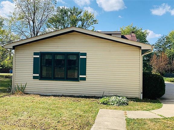 4th image of 1021 S Mitchner Ave