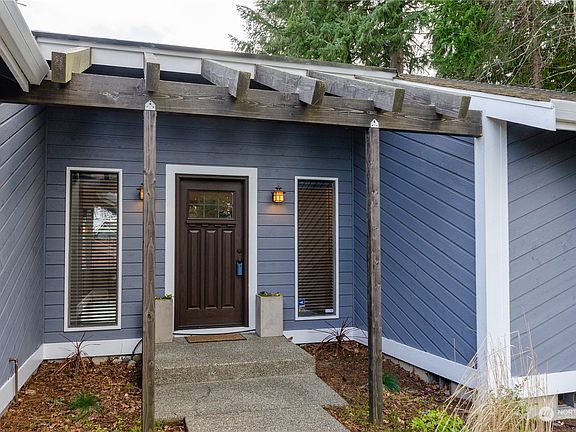 2nd image of 9921 Onyx Dr SW