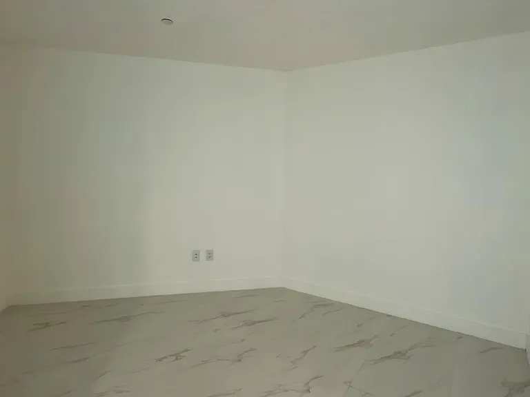 710 NE 29th St #206 — Photo 9