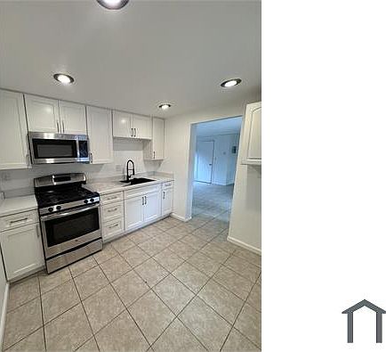 1st image of 425 E Wyandotte St APT 3