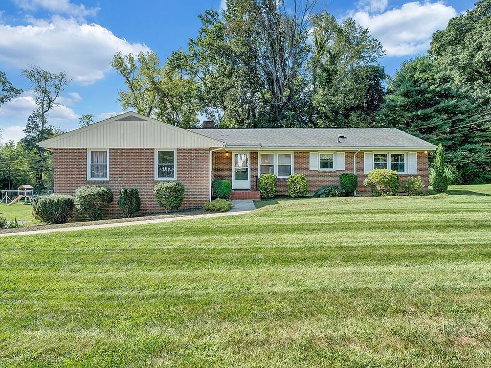 1st image of 2147 Bridle Ln