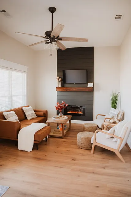 3 bed, $4,300 — Photo 2