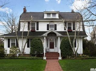 44 Pine St, Rockville Centre, NY 11570