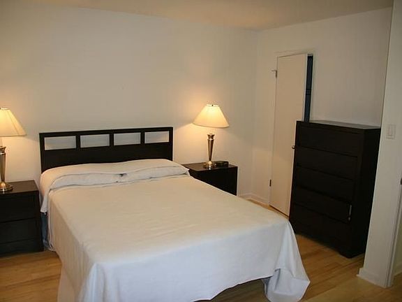 5th image of 2303 Eastside Dr APT 101