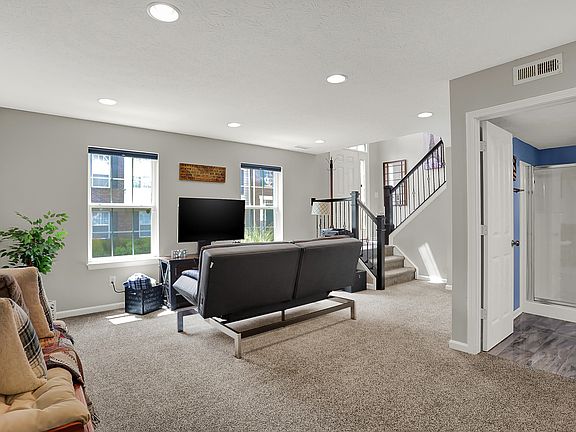 4th image of 9095 Teaneck Dr