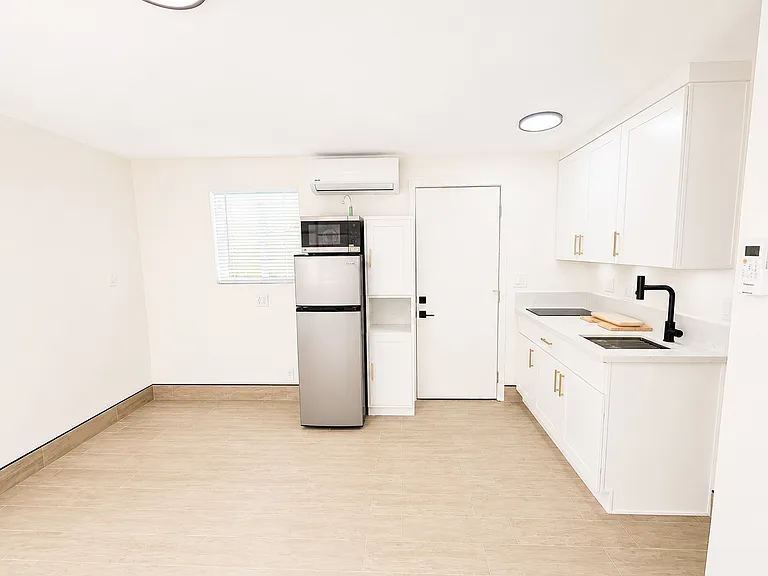 710 W Atkins Ave #A — Photo 25