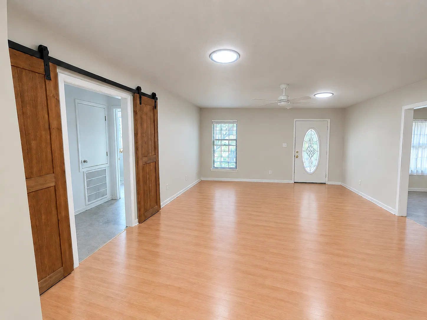 3 bed, 1353 sqft, $2,200 — Photo 2