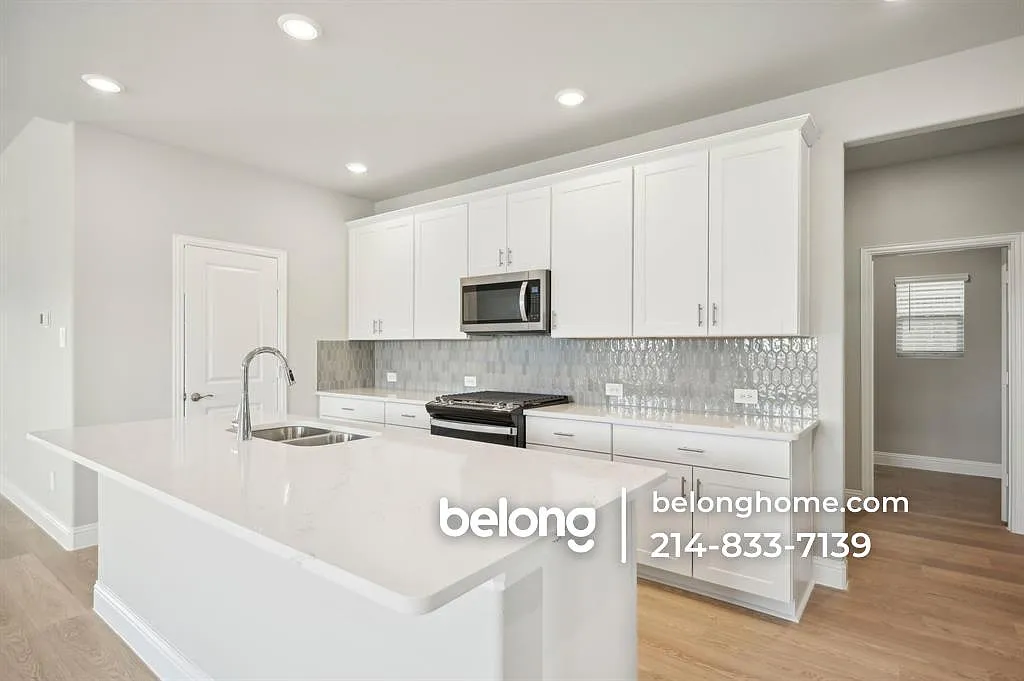4 bed, 3.5 bath, 3100 sqft, $2,450 — Photo 3