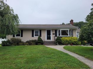 90 Chestnut Hill Rd, Groton, CT 06340