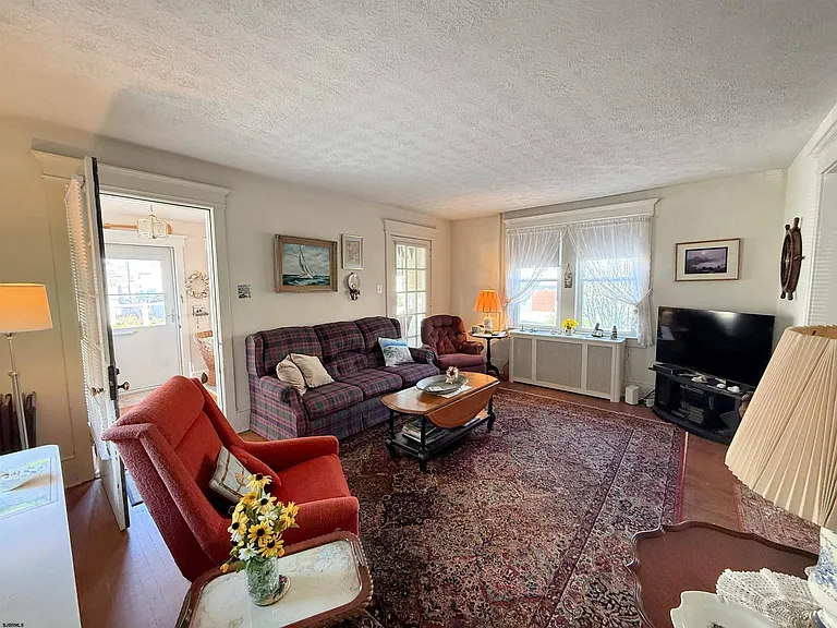 135 N Avolyn Ave #SEPTEMBER — Photo 5
