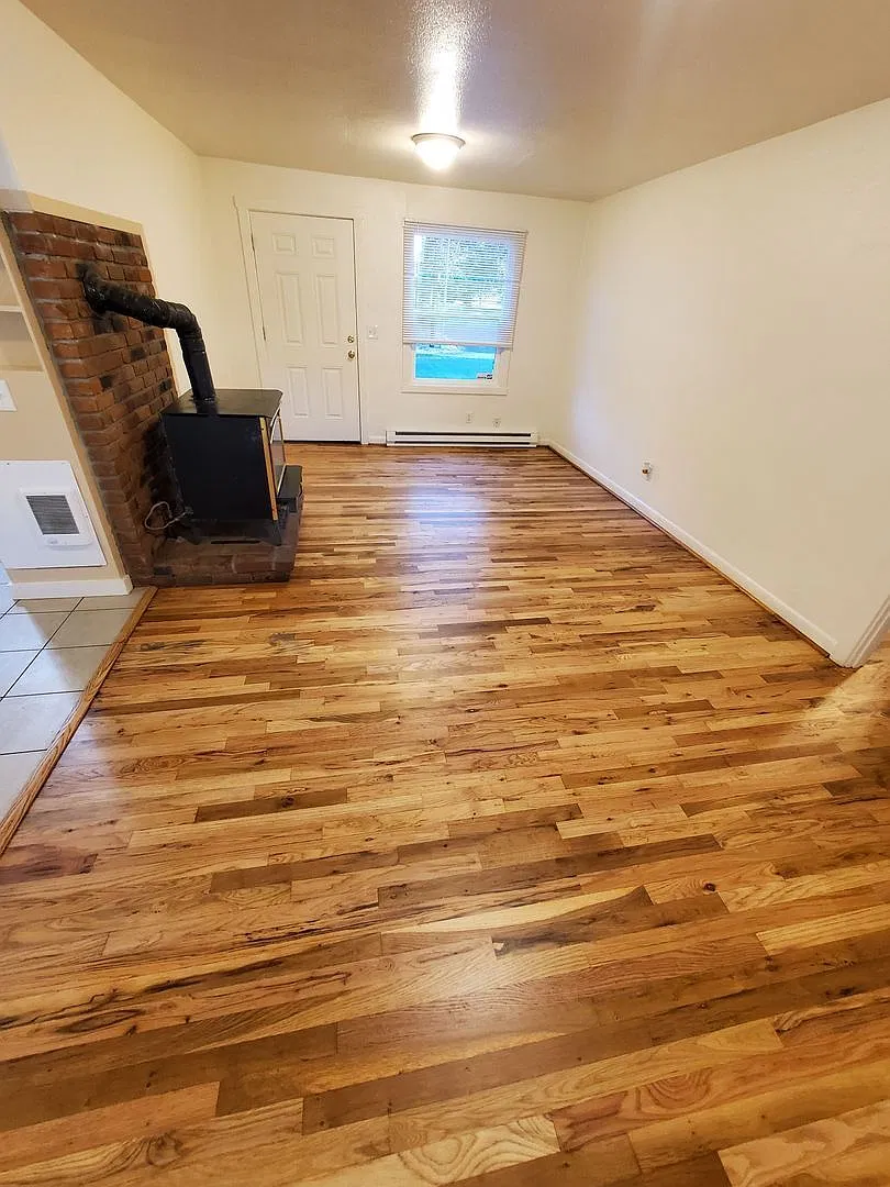 3 bed, 2.0 bath, 1328 sqft, $2,095 — Photo 3