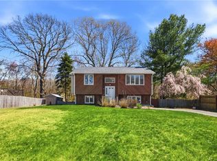 80 Oakside St, Warwick, RI 02889