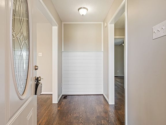2nd image of 2414 Cason Ln