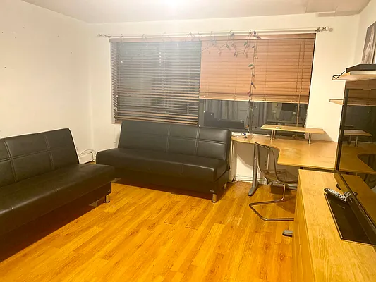 Rented by R New York | media 16