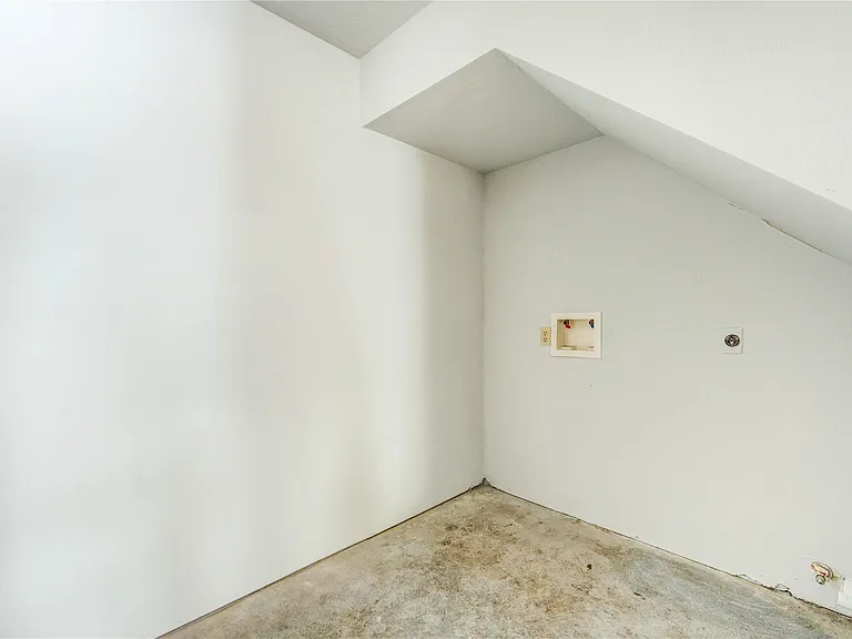 5255 Beaverbrook Dr — Photo 38