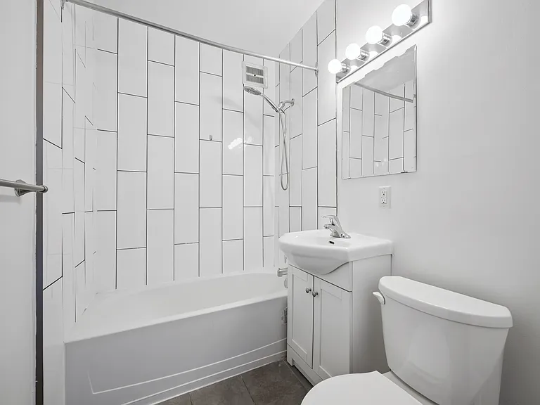 164 Belmont Ave W — Photo 17