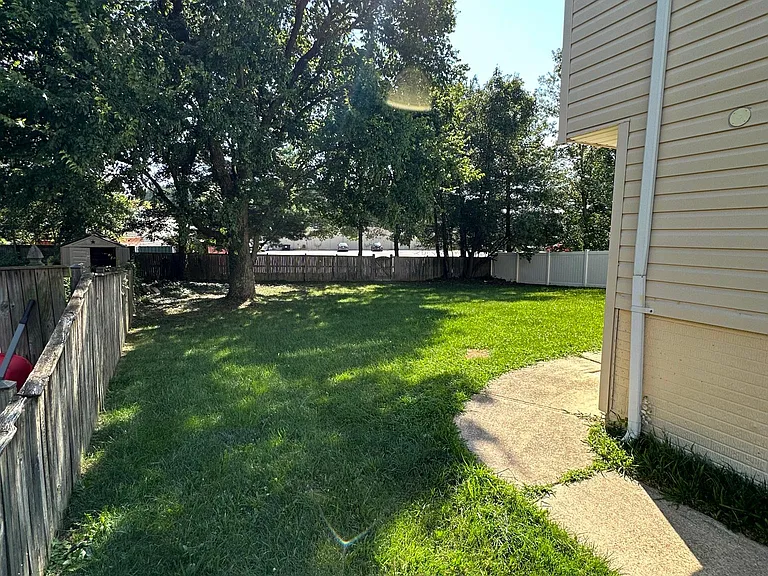 1915 Christiana Ct — Photo 4