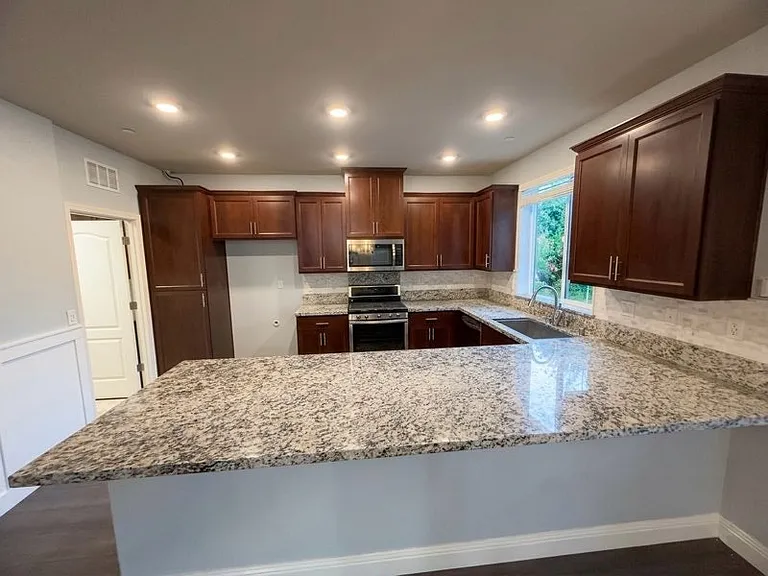 233 Vanney Ct — Photo 7