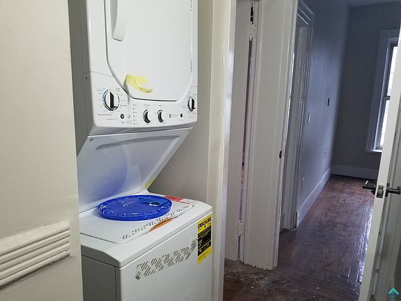 3rd image of 1494 Jefferson Ave #2