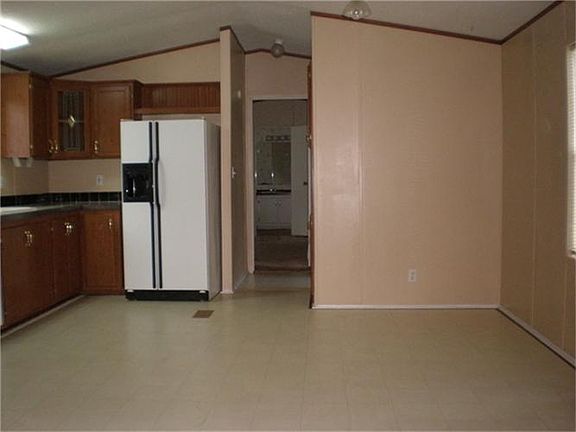 2nd image of 203 Linda Ln