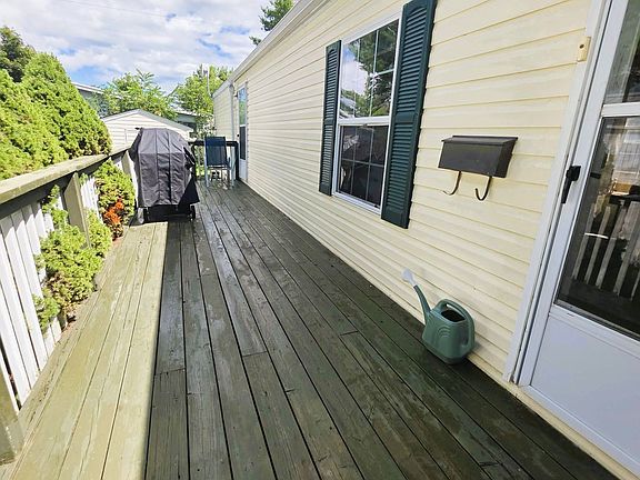 3rd image of 4105 Spruce Rd