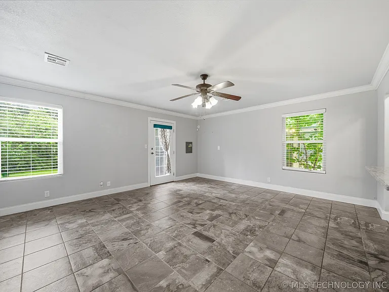 5508 S Newport Ave — Photo 10