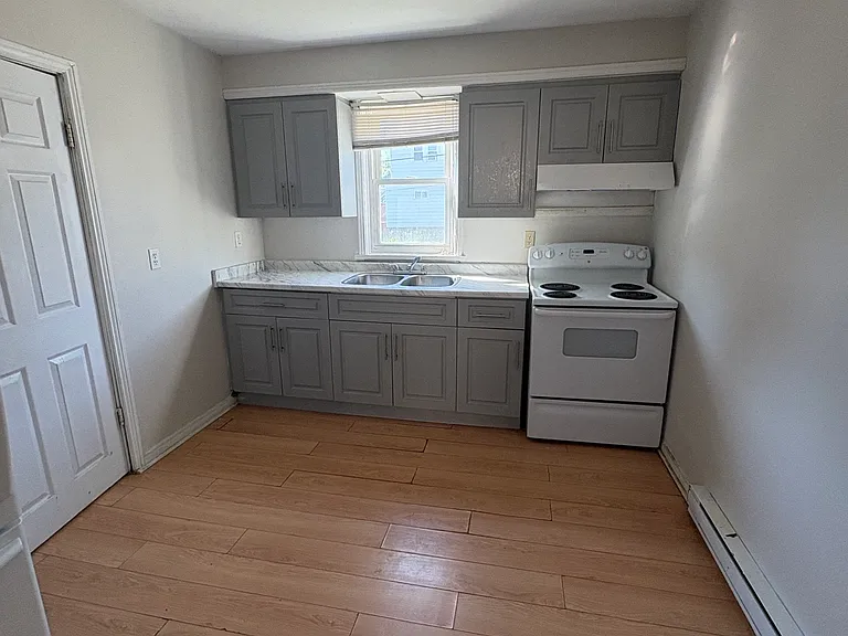 394 Langlois Ave #M — Photo 2