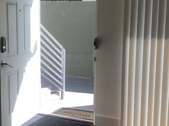 3rd image of 4835 Elmwood Ave APT A