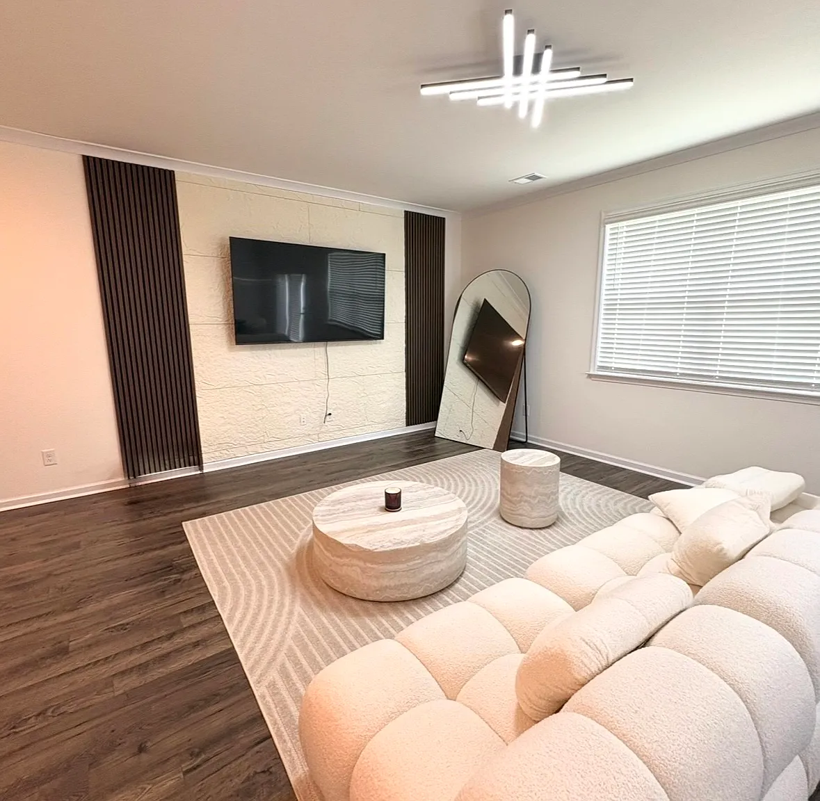 3 bed, 2.5 bath, 1800 sqft, $2,300 — Photo 3