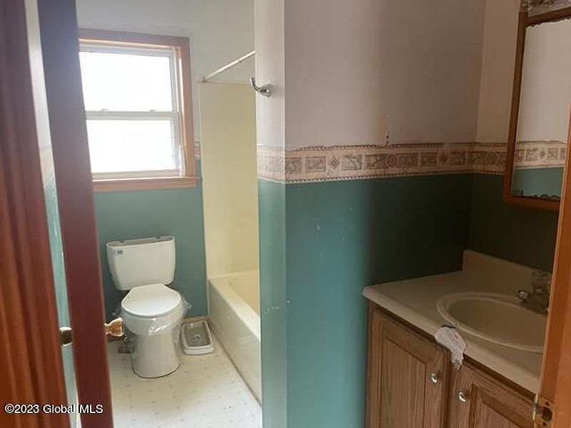 3rd image of 5644 Pavilion Way