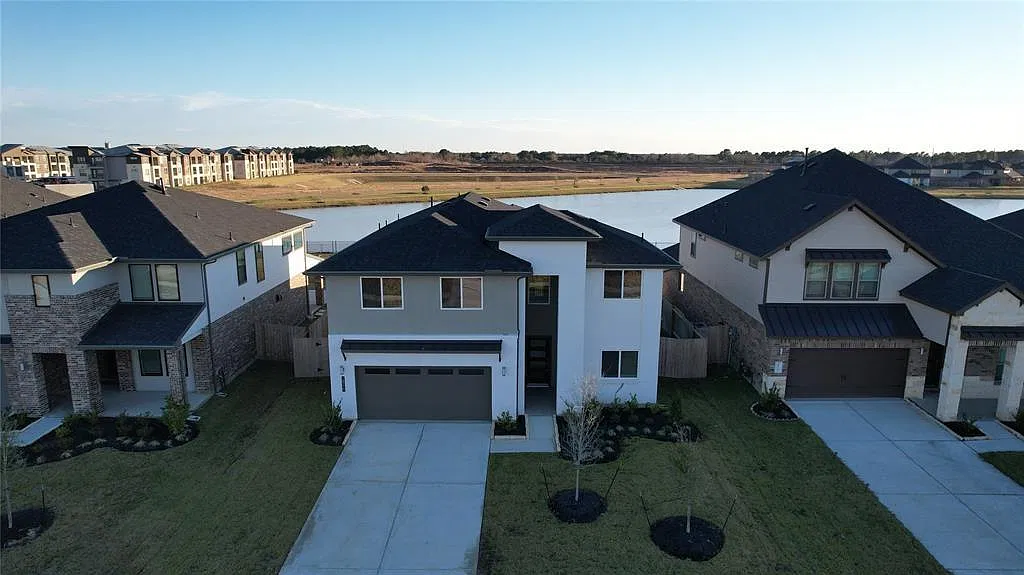 5 bed, 3.0 bath, 3025 sqft, $2,900 — Photo 1
