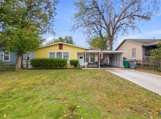 1507 E Mistletoe Ave, Victoria, TX 77901