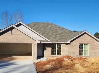 325 Brownstone Loop, Elmore, AL 36025