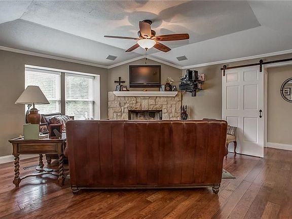 5th image of 8801 Hidden Hill Dr