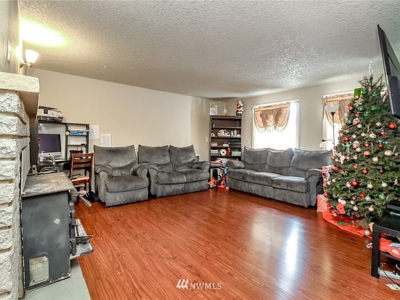 4th image of 2014 216th Street Ct E