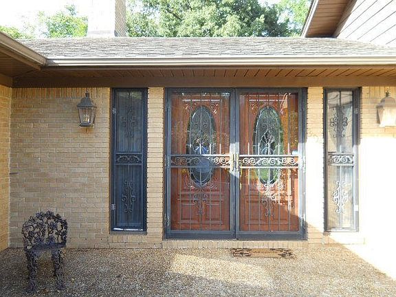 3rd image of 306 Oakland Dr