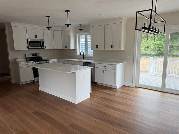 2nd image of 7 Hudson Dr #B
